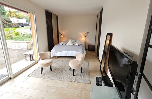 Montarnaud Apartment | Appartement Montarnaud Piscine et Exterieur