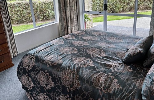 Whakatiwai House | SLICE OF HEAVEN