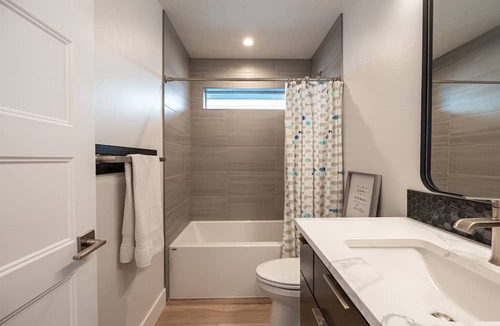 Latah Valley House | Beautiful Spacious Modern Home