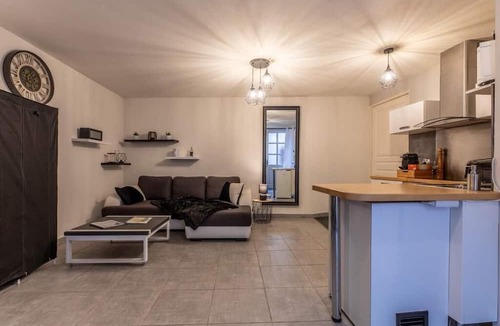 Riom Apartment | Studio Rue Grenier Riom Avec Garage