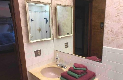 Westfield Apartment | Guest Apartment: 1bd/1ba/Full Kitchen/100% Private