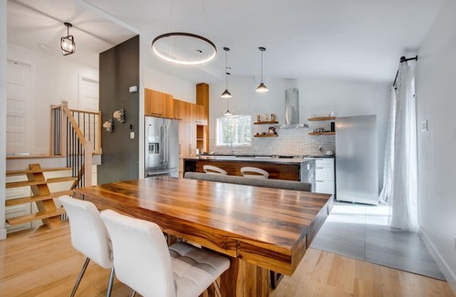 Longueuil House | Modern house 20 minutes from downtown
