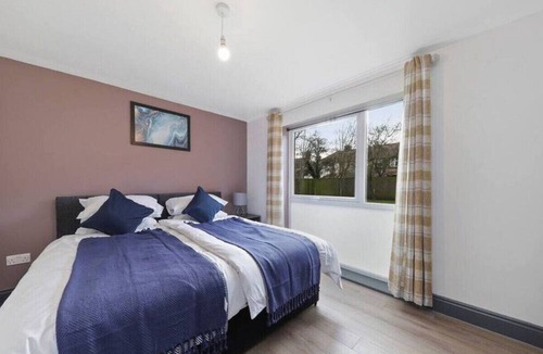 Marlborough Apartment | NEW Modern Gem Apt with Parking