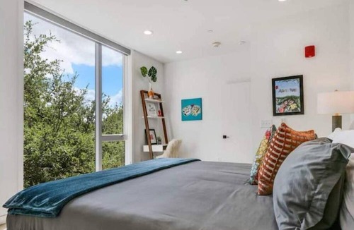 Westfield House | Downtown ATX Capital View Penthouse