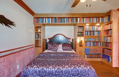 Shelley Apartment | Charming Shelly Vacation Rental w/ Shared Fire Pit