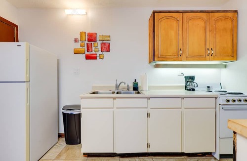 Shelley Apartment | Shelly Studio Apartment Rental w/ Shared Fire Pit!