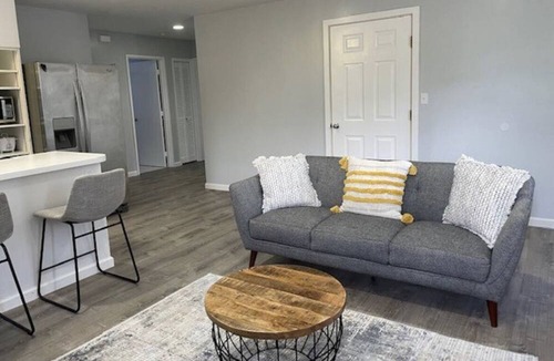 Pacific Heights House | Central Spacious Island Getaway 2b1b/Free Parking