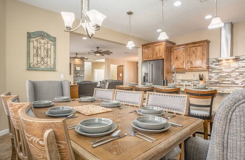 Paradise Hills Civic House | Paradise Hills Hideaway