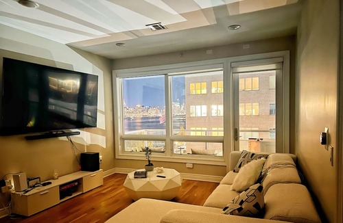 Edgewater Apartment | 20MIN NYC SKYLINE