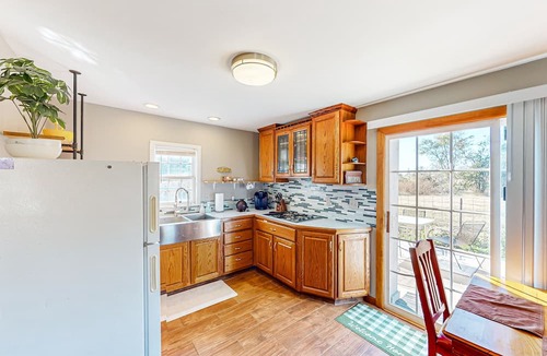 Tower Heights Cottage | Vintage Route 66 cottage with deck, views, yard games - near downtown