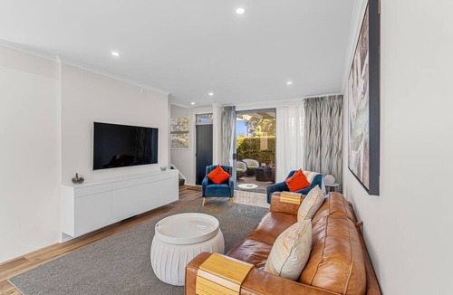 Mount Wellington Cottage | Central Haven - Stonefields Holiday Townhouse