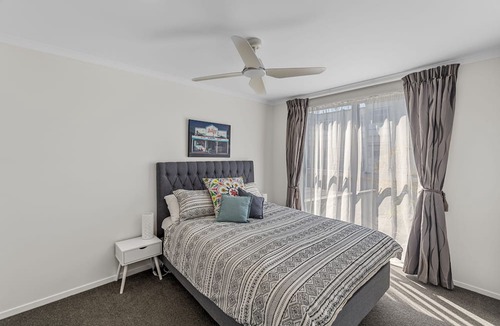 Mount Wellington Cottage | Central Haven - Stonefields Holiday Townhouse