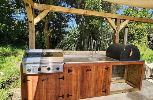 Whakamarama House | Caravan Summer Holiday!