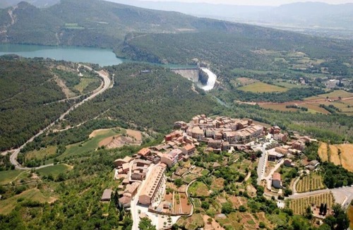 Talarn Apartment | Apartment 'Lola 204' with Mountain View, Wi-Fi and Air Conditioning