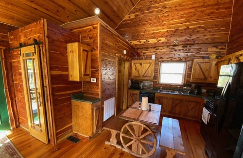 Mammoth Spring Cabin | Rio Escape