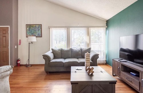 Elk Grove House | Cozy Modern Home Elk Grove RV access