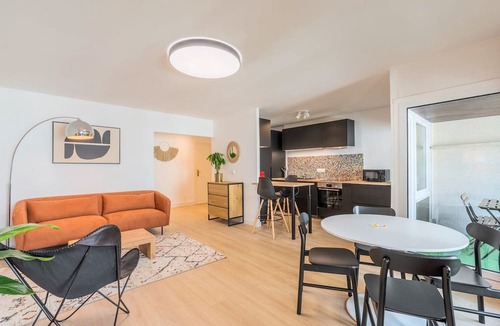 La Madeleine Apartment | 2 bedroom balcony near tram station + parking