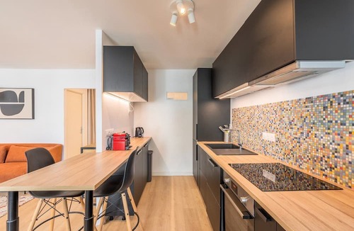 La Madeleine Apartment | 2 bedroom balcony near tram station + parking