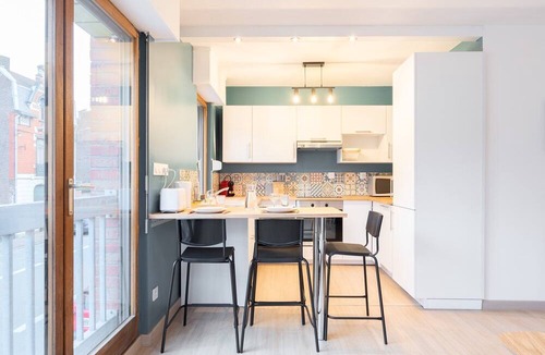 Faubourg de Bethune Apartment | Fully equipped apartment with parking and balcony!