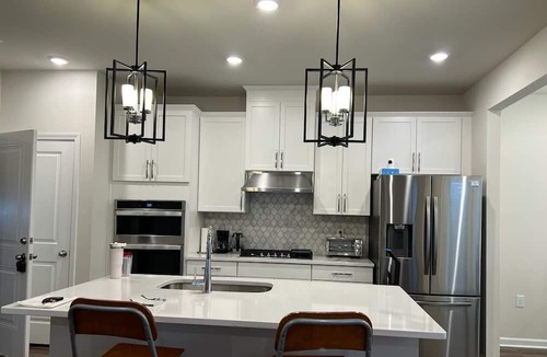 East Raleigh House | 10-12 min. from Downtown, Wake Med, NCSU. Close to Research Triangle & Airport.