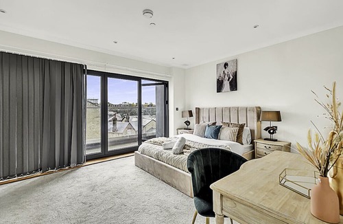 Syon Apartment | Beautiful Abode In Brentford