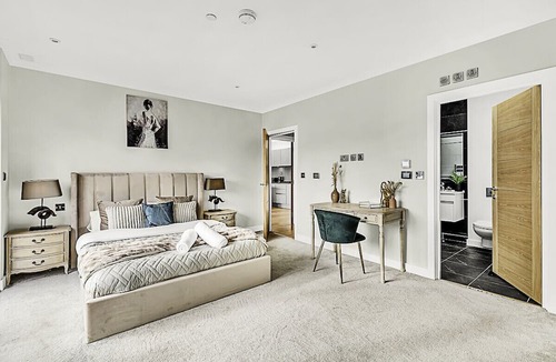 Syon Apartment | Beautiful Abode In Brentford