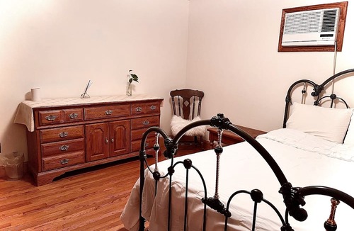 Lewiston House | Comfortable room