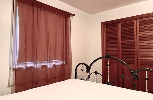 Lewiston House | Comfortable room