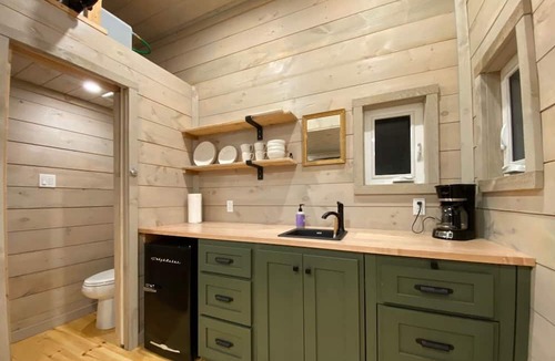 Desboro Cabin | Cozy Little Cabin in the Pines