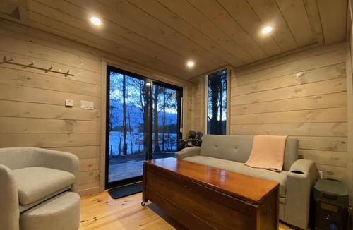 Desboro Cabin | Cozy Little Cabin in the Pines