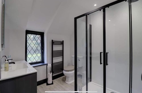 Waterlooville House | 15th Century Thatched Cottage with Pool