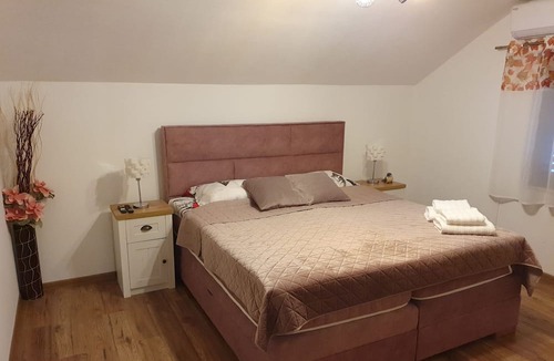 Cove Parja Apartment | Two bedroom apartment with terrace Knin, Zagora (A-21851-a)
