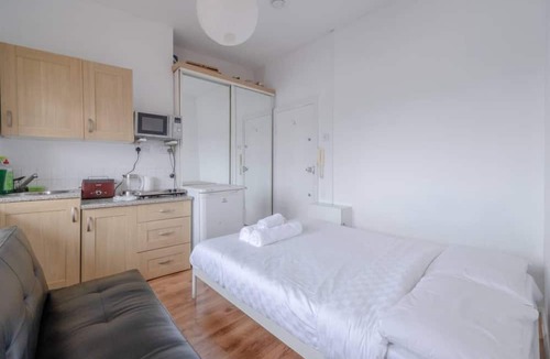 Hornsey Apartment | Bright & Quaint Studio Flat - Hornsey!