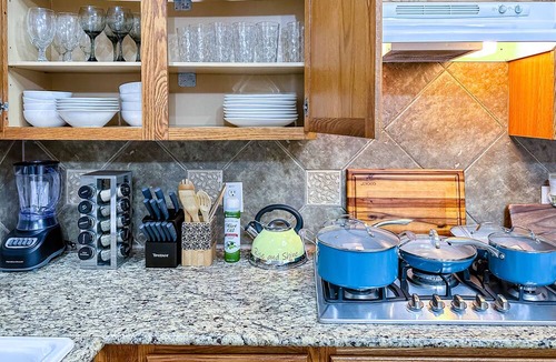 Teravista House | Charming Retreat with Style & Comfort, Relax with Shiatsu Massage chair