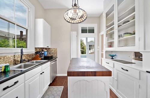 San Jacinto House | Historic Galveston 1900s charmer in prime location