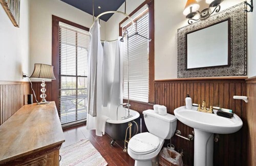 San Jacinto House | Historic Galveston 1900s charmer in prime location