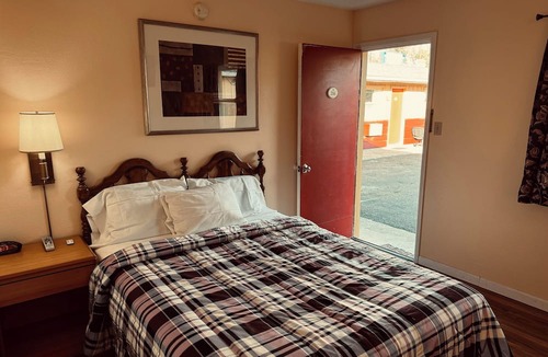 Dayton Hotel | Blue Mountain Motel