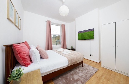 King's Park House | Calista - 3BD Gem in Hackney