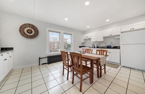 Allston Apartment | 5BR 2BTH Bright & Spacious Apt in Brighton