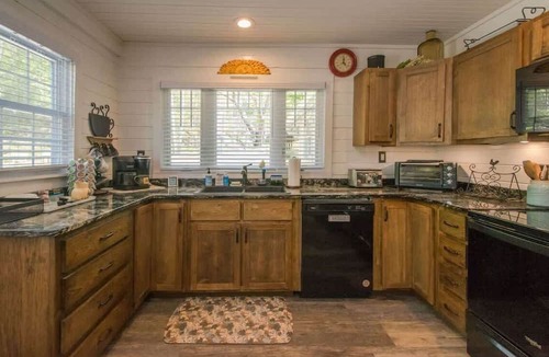 Hendersonville House | Crab Creek Retreat~$375 Free Activities Daily