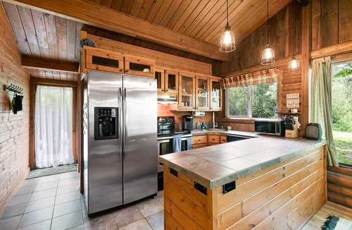 Gold Bar Cabin | The Lily Pad - rustic cabin for 2+pets, mountain view, river access