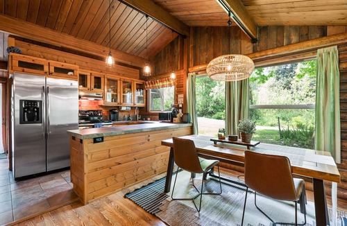 Gold Bar Cabin | The Lily Pad - rustic cabin for 2+pets, mountain view, river access