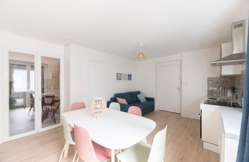 Ternes Apartment | Villa Poncelet -Suite Shalimar, 2 rooms 8 persons, Champs Elysées, with A/C