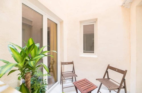 Ternes Apartment | Villa Poncelet -Suite Shalimar, 2 rooms 8 persons, Champs Elysées, with A/C