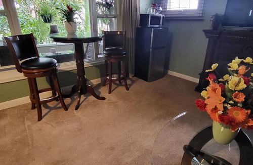 Silvertown House | A very clean and private suite in Niagara Falls Canada.