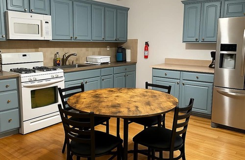 Greenville House | Spacious 3BR w Free Parking - Easy NYC Access