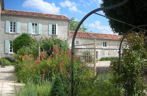 Saint-Palais-du-Ne House | Charentaise cottage - private swimming pool