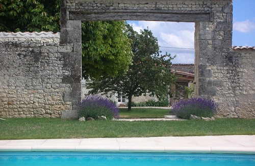 Saint-Palais-du-Ne House | Charentaise cottage - private swimming pool