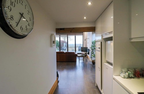 Odell Cottage | THE LODGE @ LODGE FARM, pet friendly, with pool in Harrold