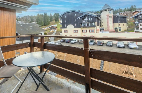 Les Esserts Apartment | Modern Ski Apartment for 4 in Morillon